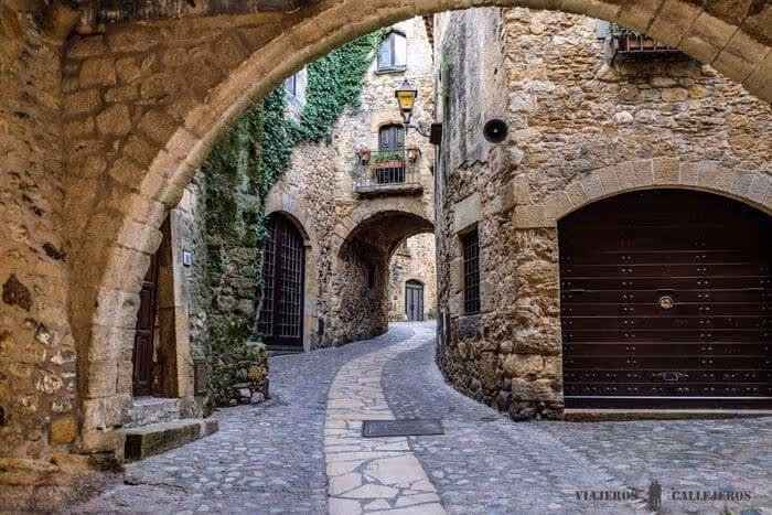 Cobbled street in Pals with its stone houses