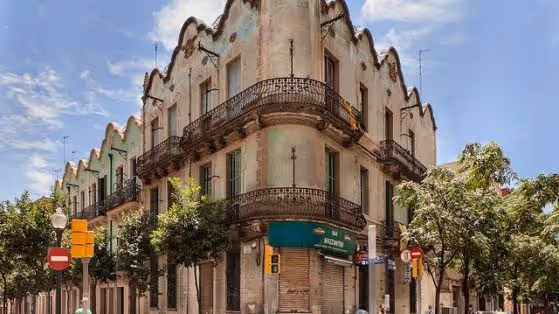 Building on a street corner in Sant Andreu
