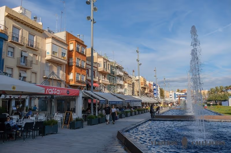 Shopping street in the Serrallo district